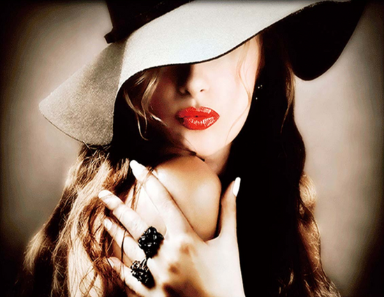 Алмазная мозаика 40x50 Роскошная женщина в черной шляпе