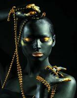 Без бренда «Девушка в черно-золотом макияже» во Владимире  в интернет-магазине  Без бренда «Девушка в черно-золотом макияже» во Владимире