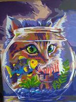 Котенок и рыбка в аквариуме